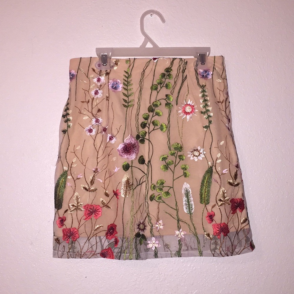 Embroidered Mesh Skirt (pink)